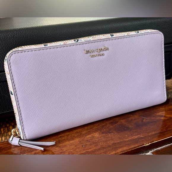 Kate Spade Lilac and Floral Wallet Like New Condition! - Picture 2 of 14